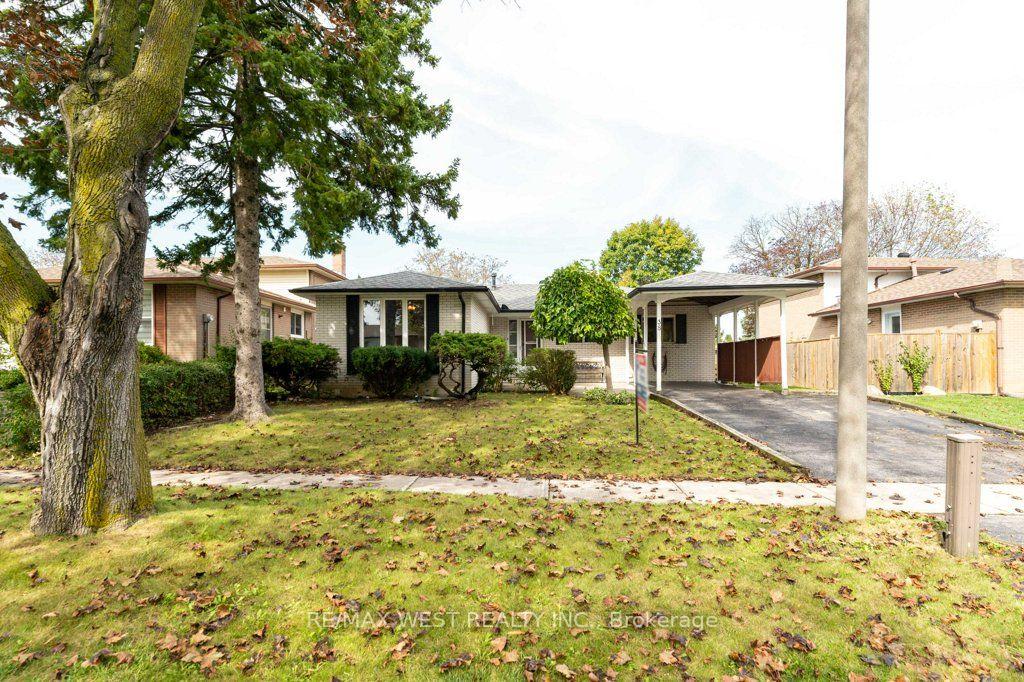 Photo 4 of 38 Albacore Crescent, Scarborough, Woburn — HOMEH