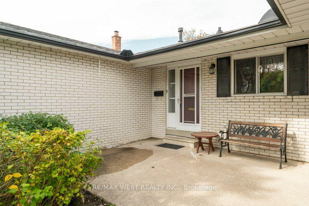 Photo 3 of 38 Albacore Crescent, Scarborough, Woburn — HOMEH