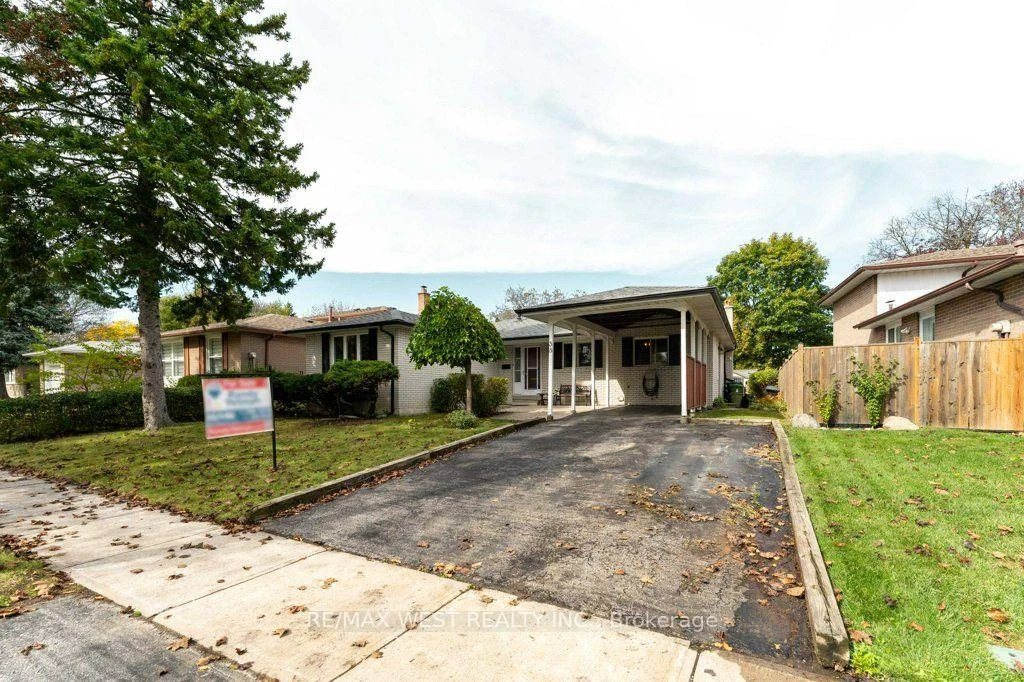 Photo 2 of 38 Albacore Crescent, Scarborough, Woburn — HOMEH