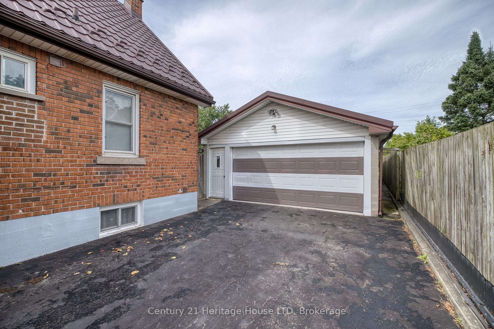 Photo 4 of 6791 Dunn Street, Niagara Falls, Dorchester — HOMEH