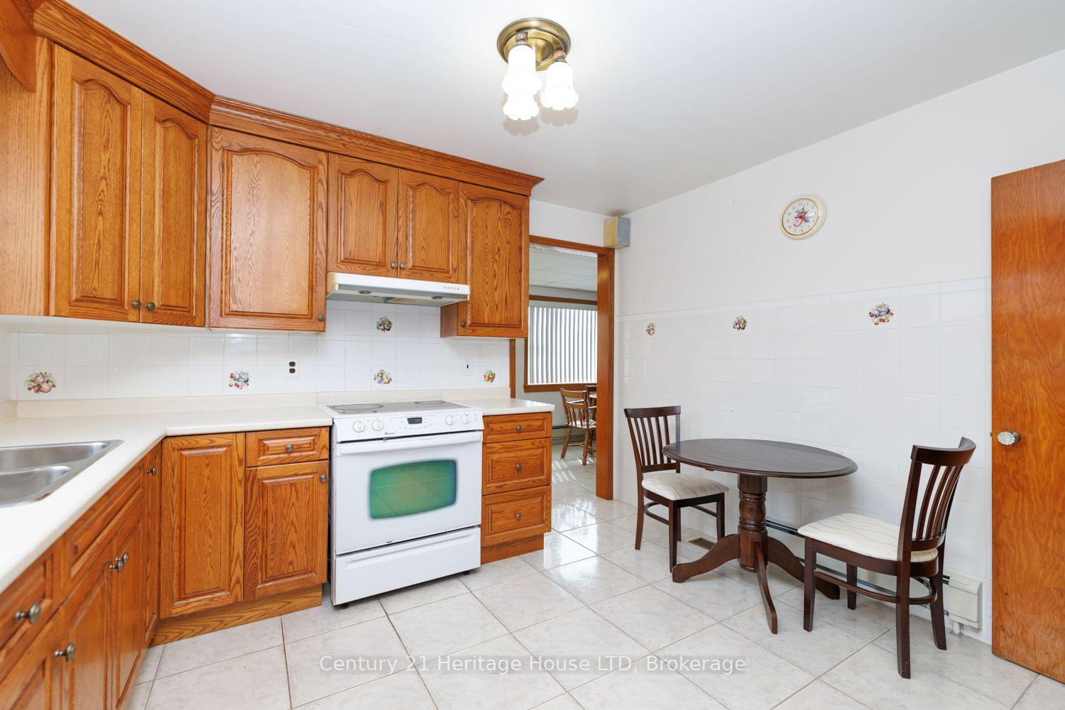 Photo 17 of 6791 Dunn Street, Niagara Falls, Dorchester — HOMEH