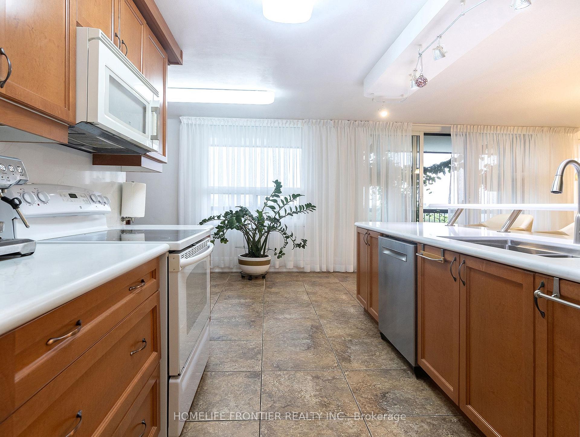 Photo 15 of Unit 706, 115 Antibes Drive, North York, Westminster-Branson — HOMEH