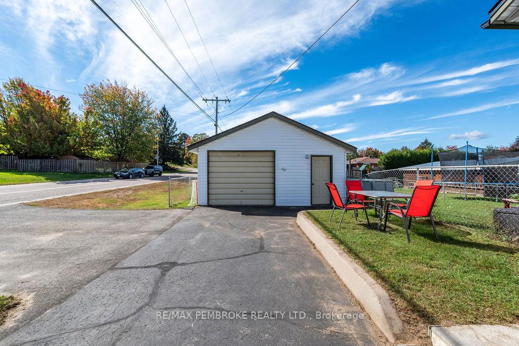 Photo 6 of 53 Doran Street, Petawawa, Petawawa — HOMEH