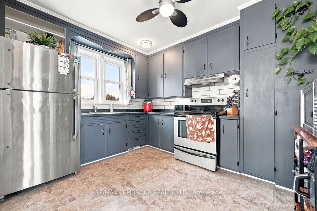 Photo 8 of 53 Doran Street, Petawawa, Petawawa — HOMEH