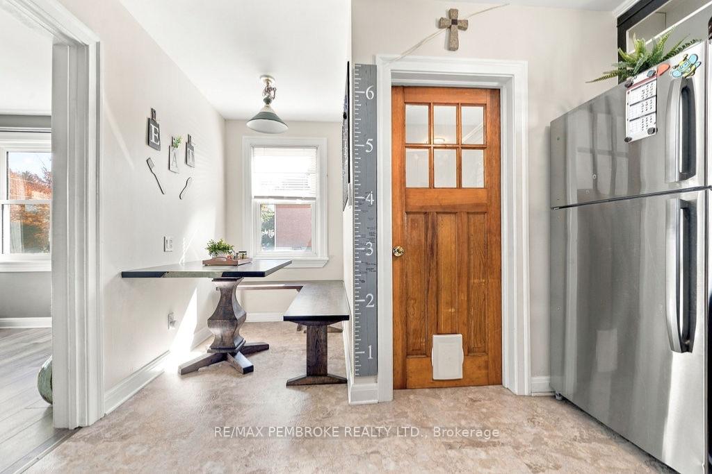 Photo 11 of 53 Doran Street, Petawawa, Petawawa — HOMEH