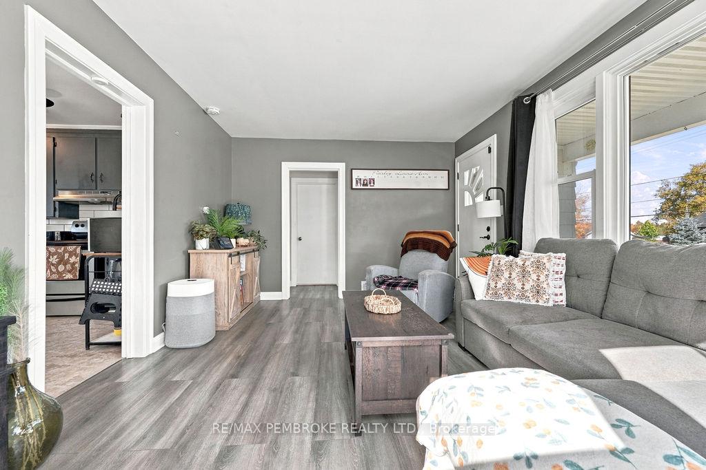 Photo 18 of 53 Doran Street, Petawawa, Petawawa — HOMEH