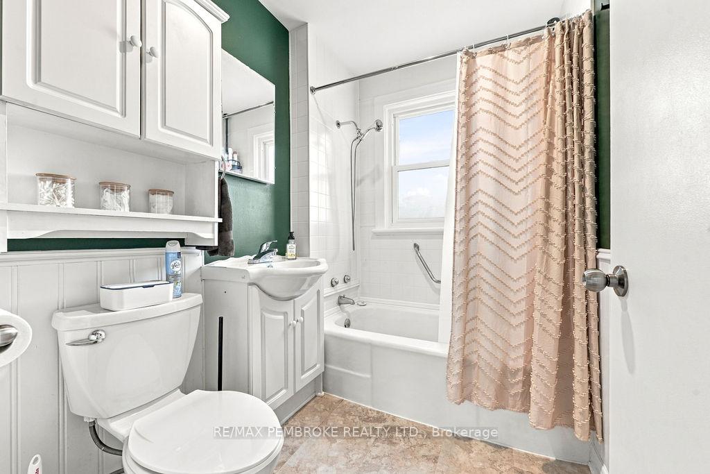 Photo 25 of 53 Doran Street, Petawawa, Petawawa — HOMEH