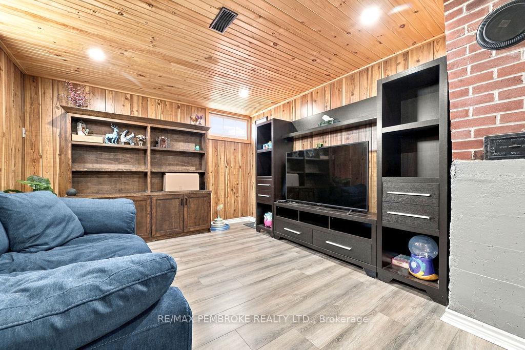 Photo 26 of 53 Doran Street, Petawawa, Petawawa — HOMEH