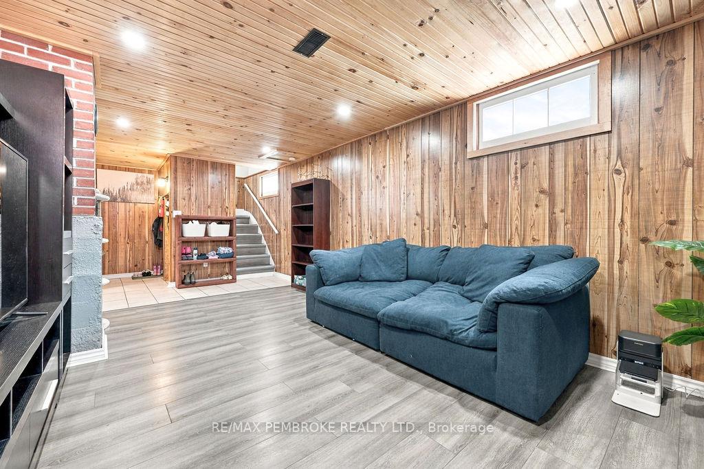 Photo 27 of 53 Doran Street, Petawawa, Petawawa — HOMEH