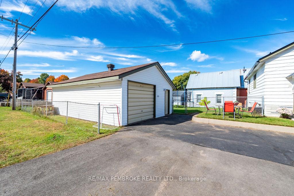Photo 32 of 53 Doran Street, Petawawa, Petawawa — HOMEH