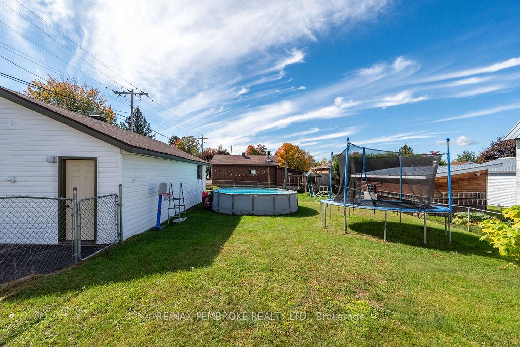 Photo 35 of 53 Doran Street, Petawawa, Petawawa — HOMEH