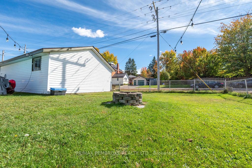 Photo 36 of 53 Doran Street, Petawawa, Petawawa — HOMEH
