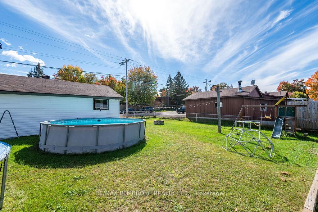 Photo 39 of 53 Doran Street, Petawawa, Petawawa — HOMEH