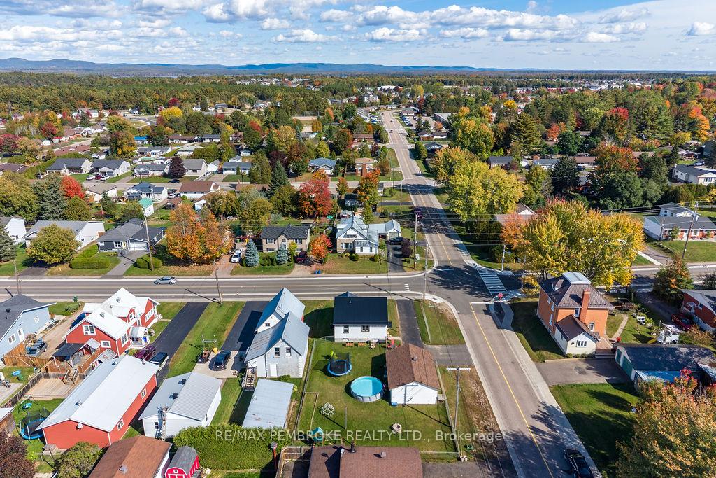 Photo 44 of 53 Doran Street, Petawawa, Petawawa — HOMEH
