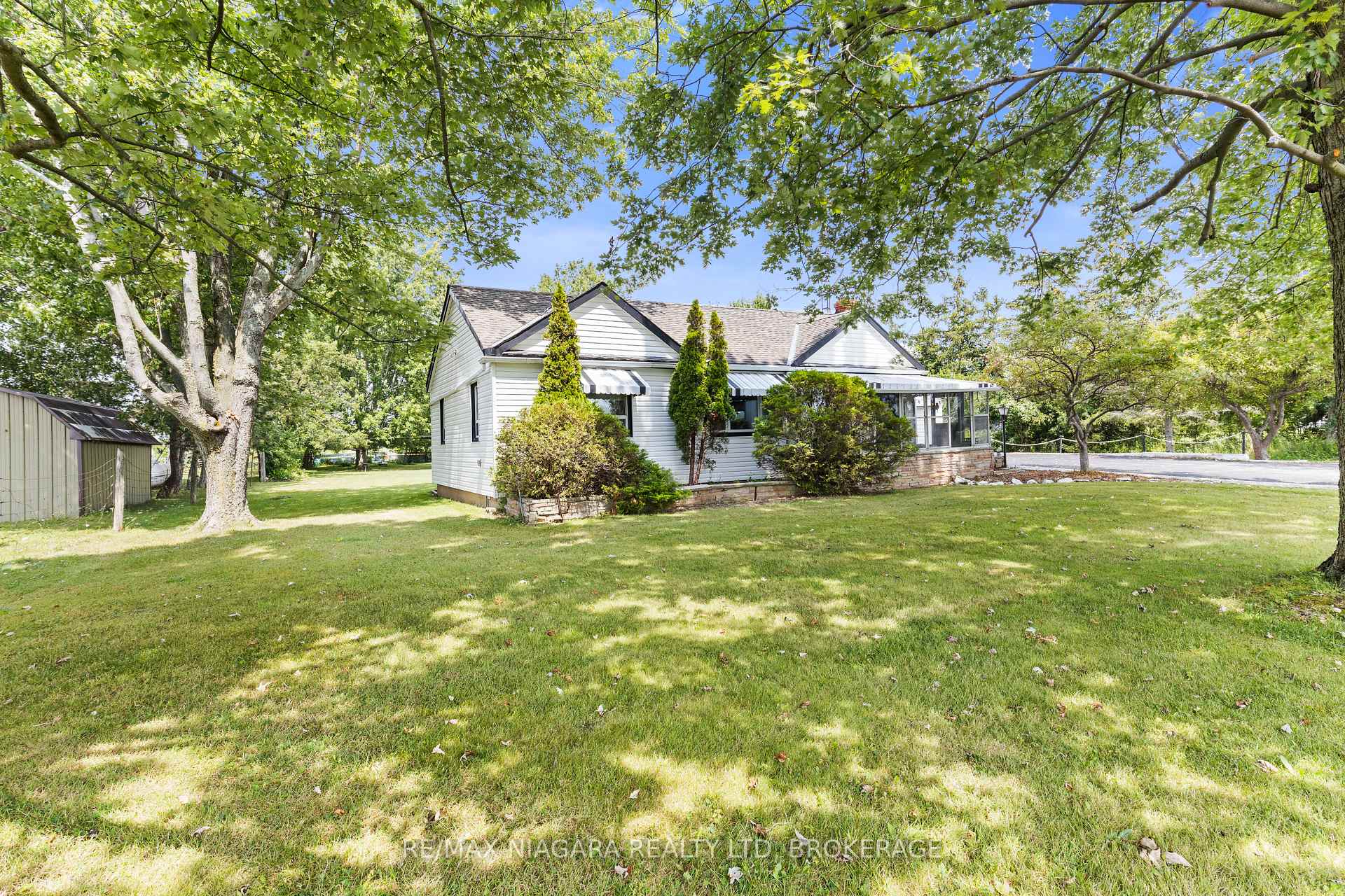 Photo of 2249 North Shore Drive