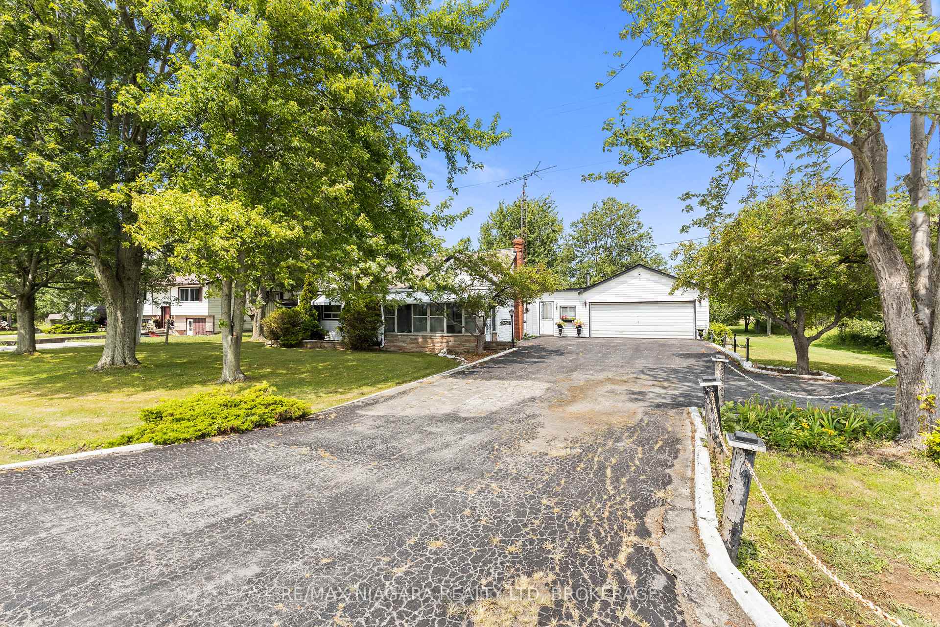 Photo 3 of 2249 North Shore Drive, Haldimand — HOMEH