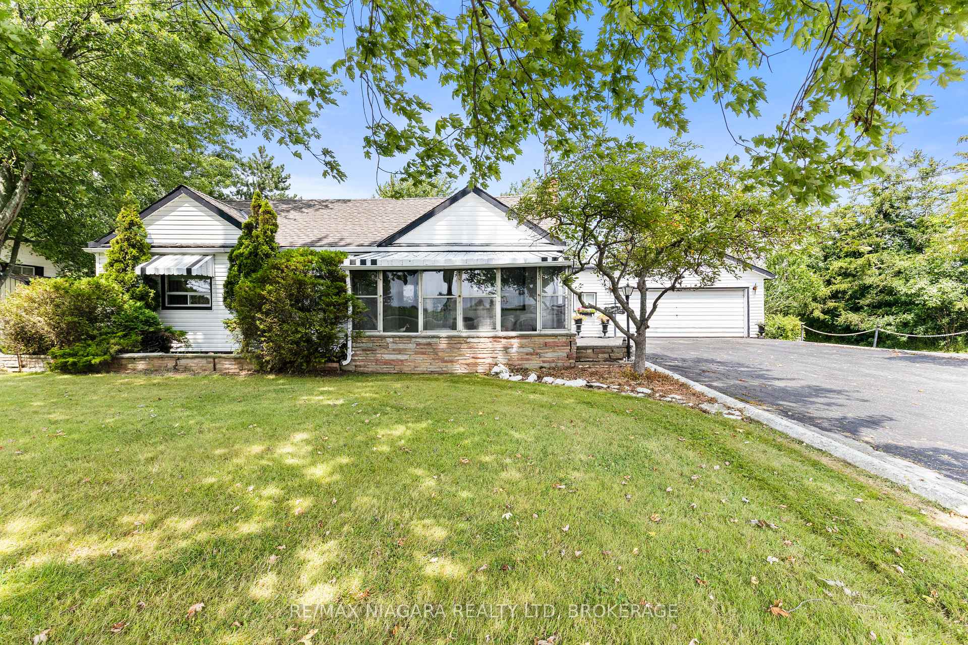 Photo 4 of 2249 North Shore Drive, Haldimand — HOMEH