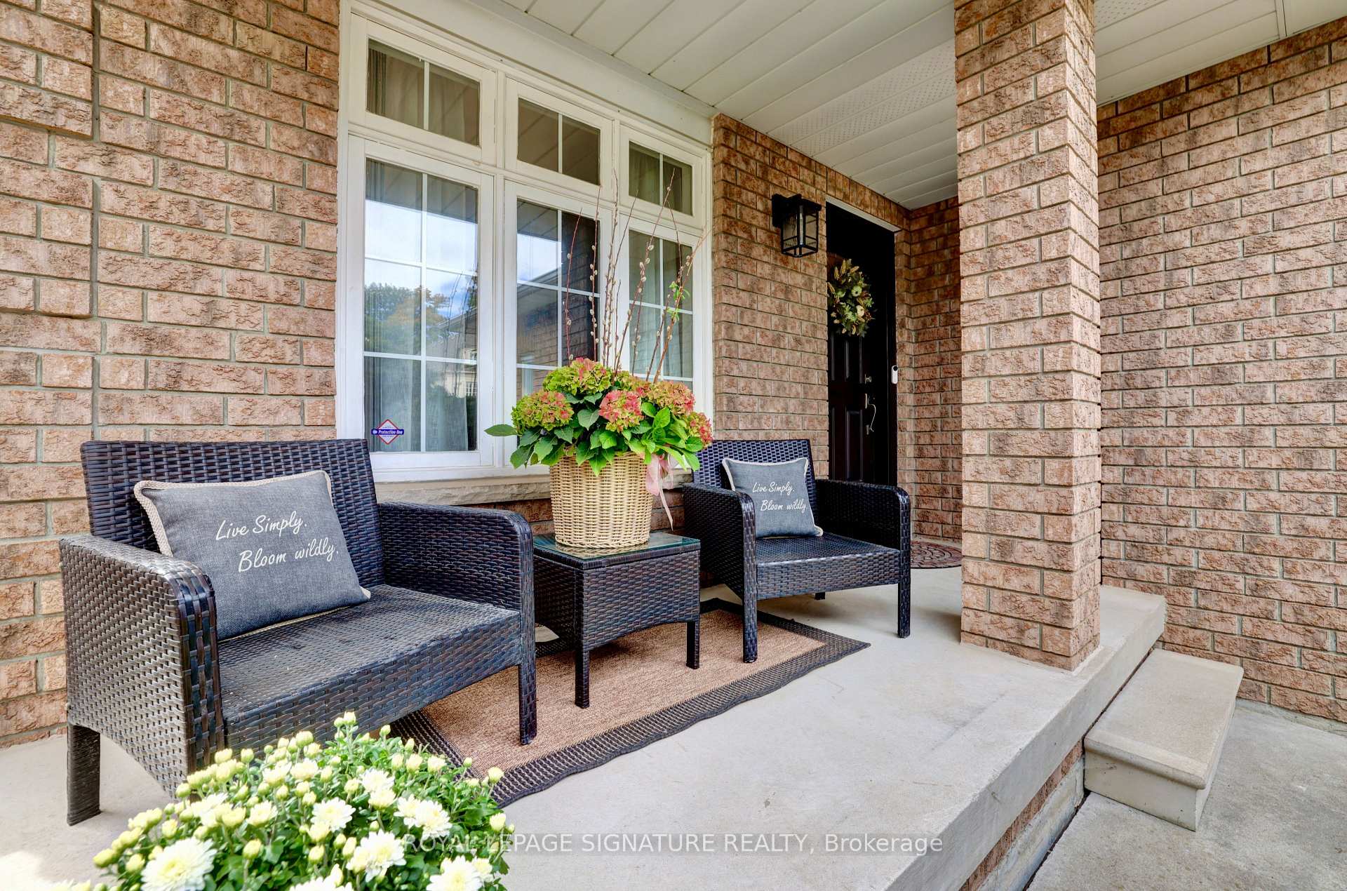 Photo 2 of 5474 Middleport Crescent, Mississauga, Hurontario — HOMEH