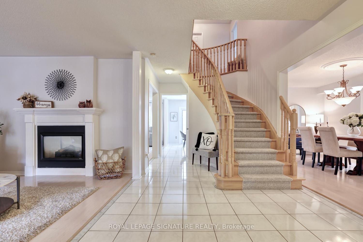 Photo 3 of 5474 Middleport Crescent, Mississauga, Hurontario — HOMEH