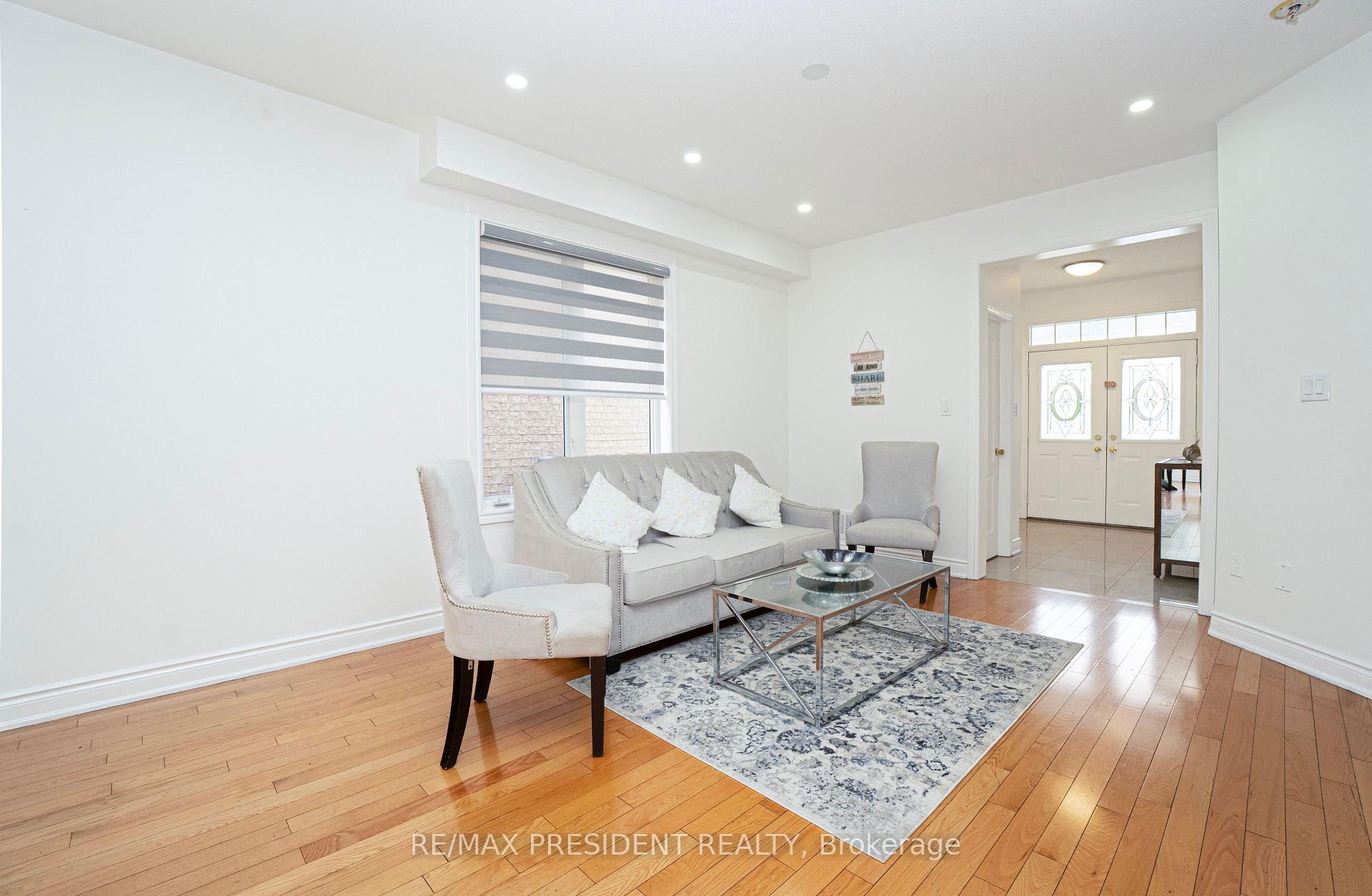 Photo 10 of 4 Chalkfarm Crescent, Brampton, Northwest Sandalwood Parkway — HOMEH