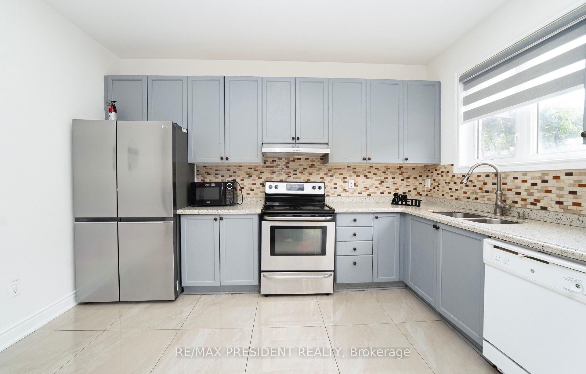 Photo 15 of 4 Chalkfarm Crescent, Brampton, Northwest Sandalwood Parkway — HOMEH