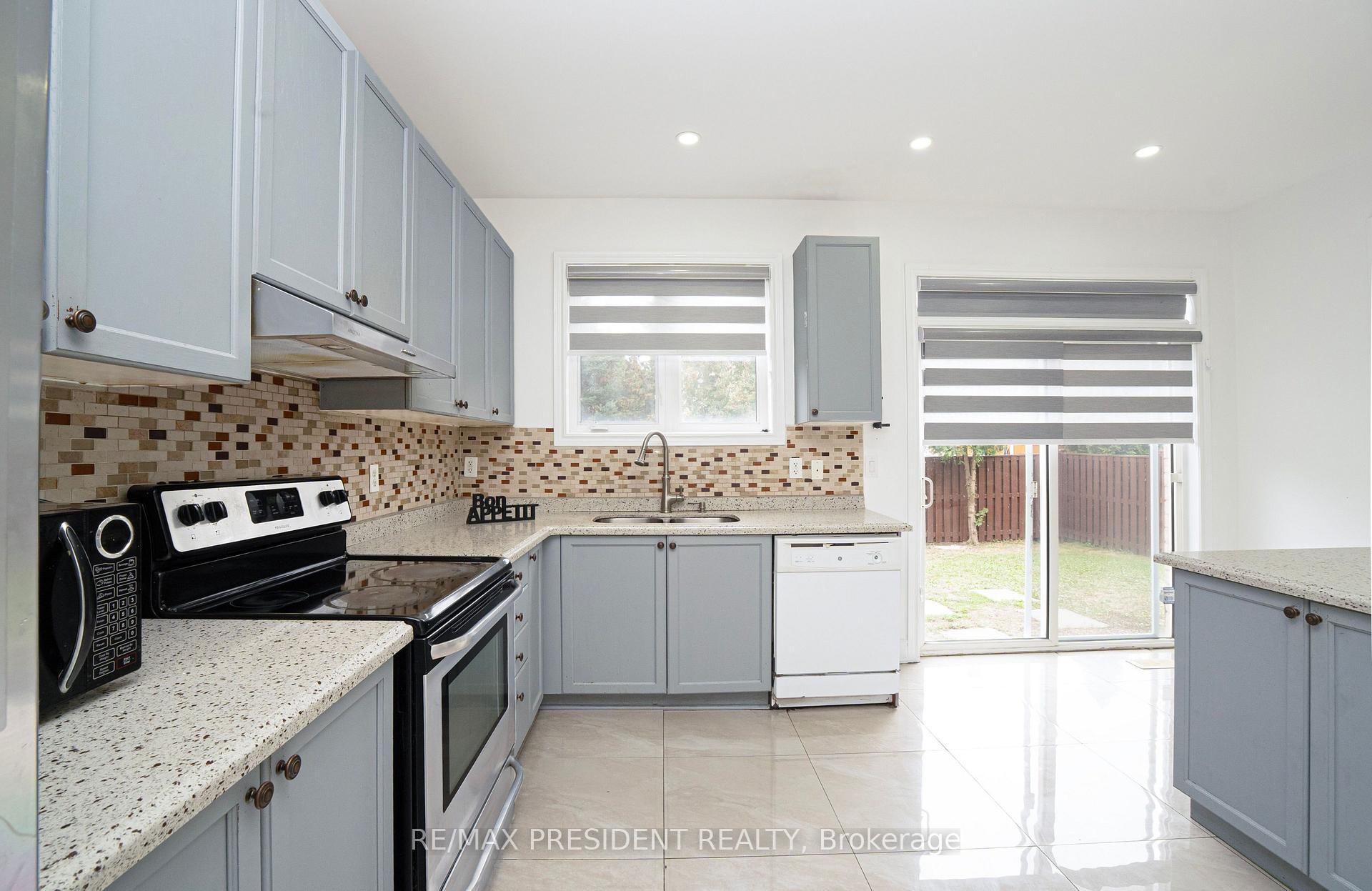 Photo 16 of 4 Chalkfarm Crescent, Brampton, Northwest Sandalwood Parkway — HOMEH