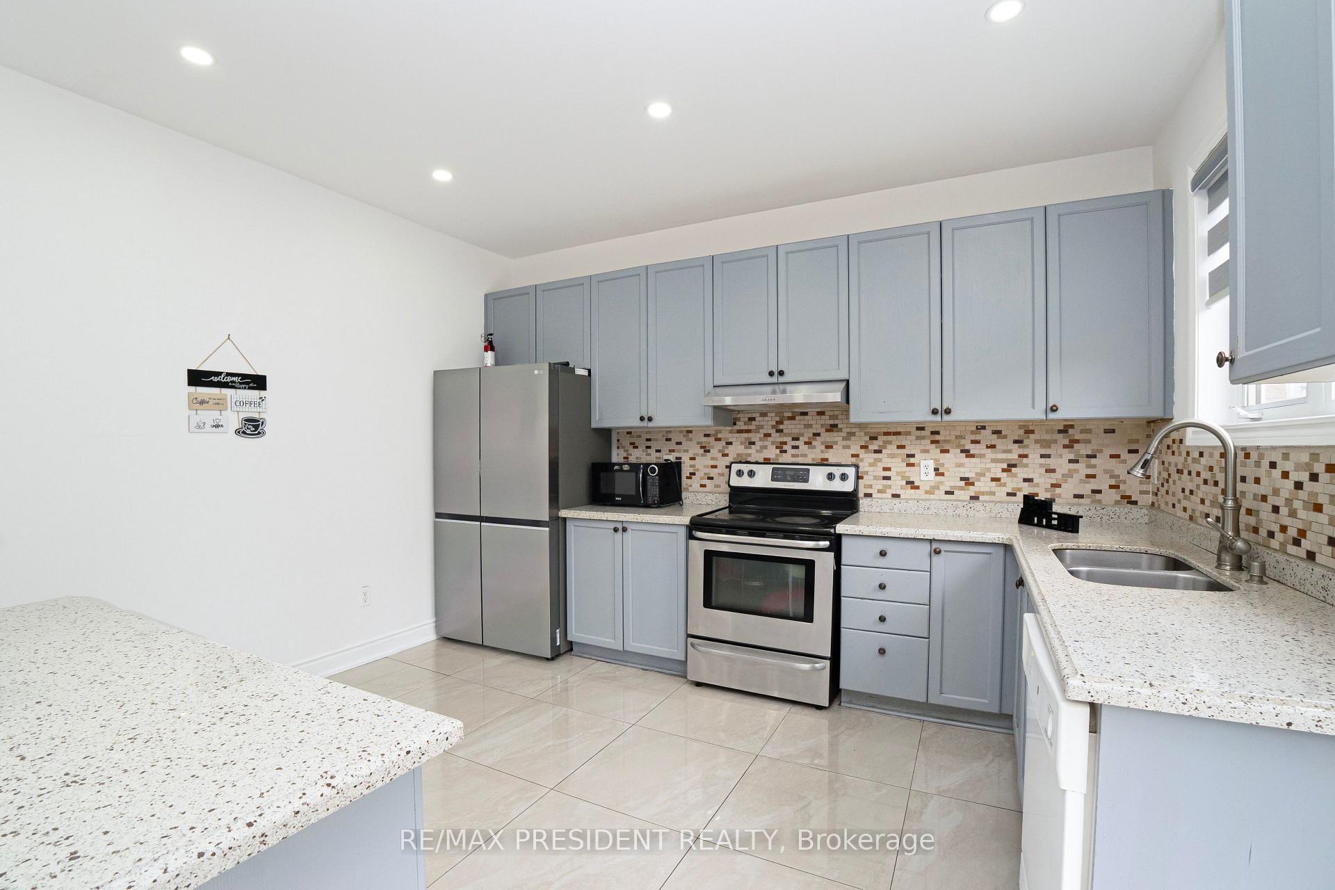 Photo 17 of 4 Chalkfarm Crescent, Brampton, Northwest Sandalwood Parkway — HOMEH