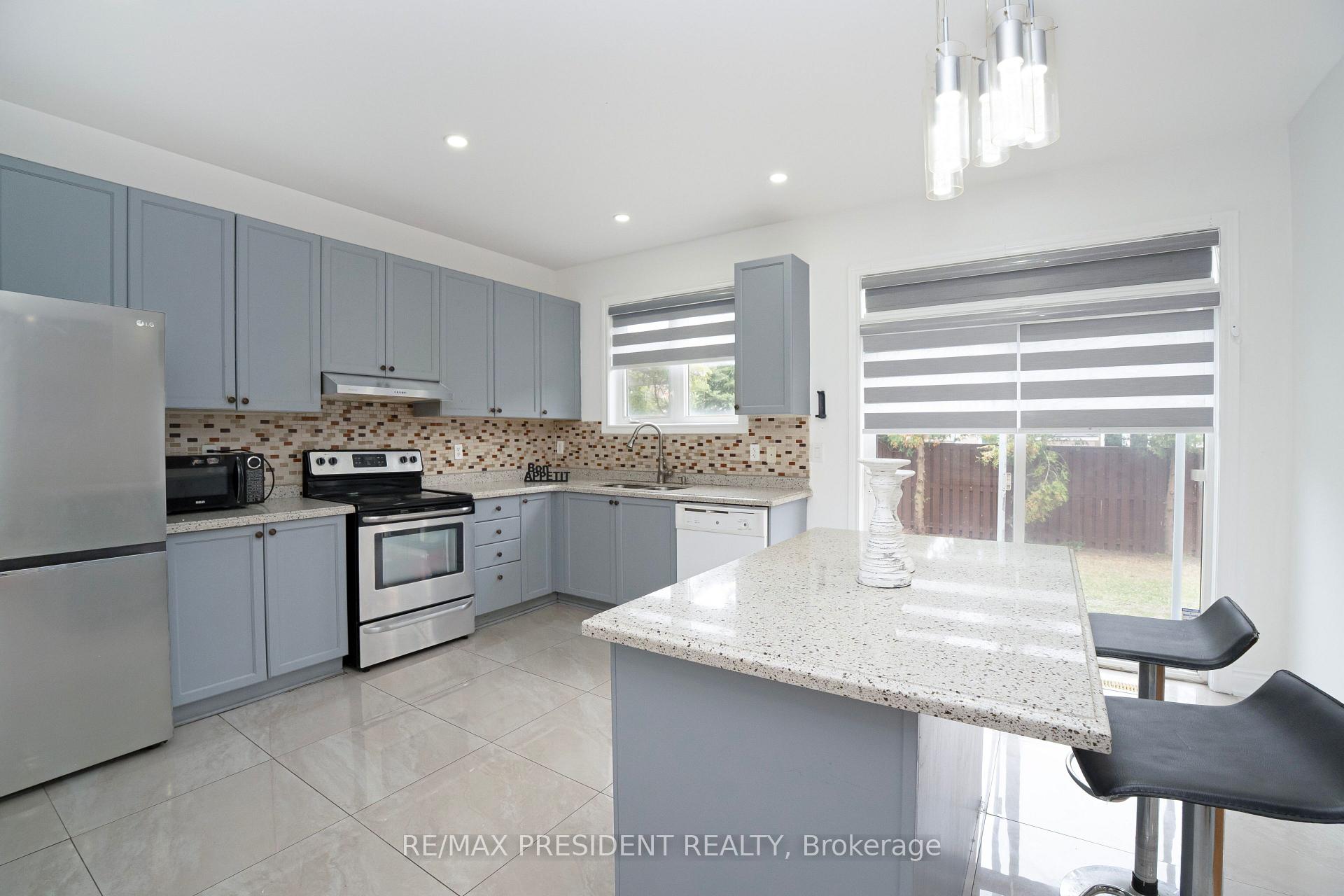 Photo 18 of 4 Chalkfarm Crescent, Brampton, Northwest Sandalwood Parkway — HOMEH