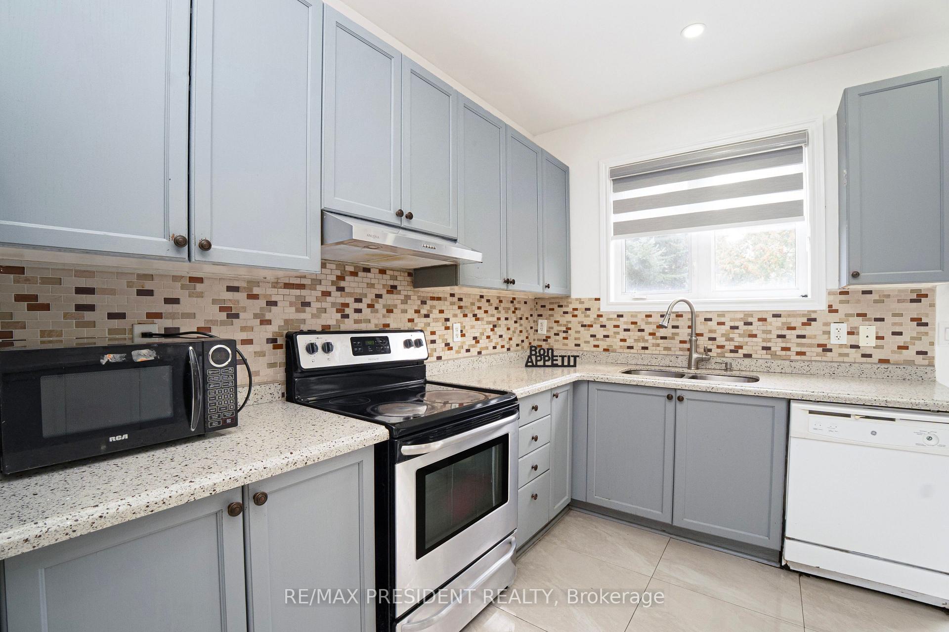 Photo 19 of 4 Chalkfarm Crescent, Brampton, Northwest Sandalwood Parkway — HOMEH