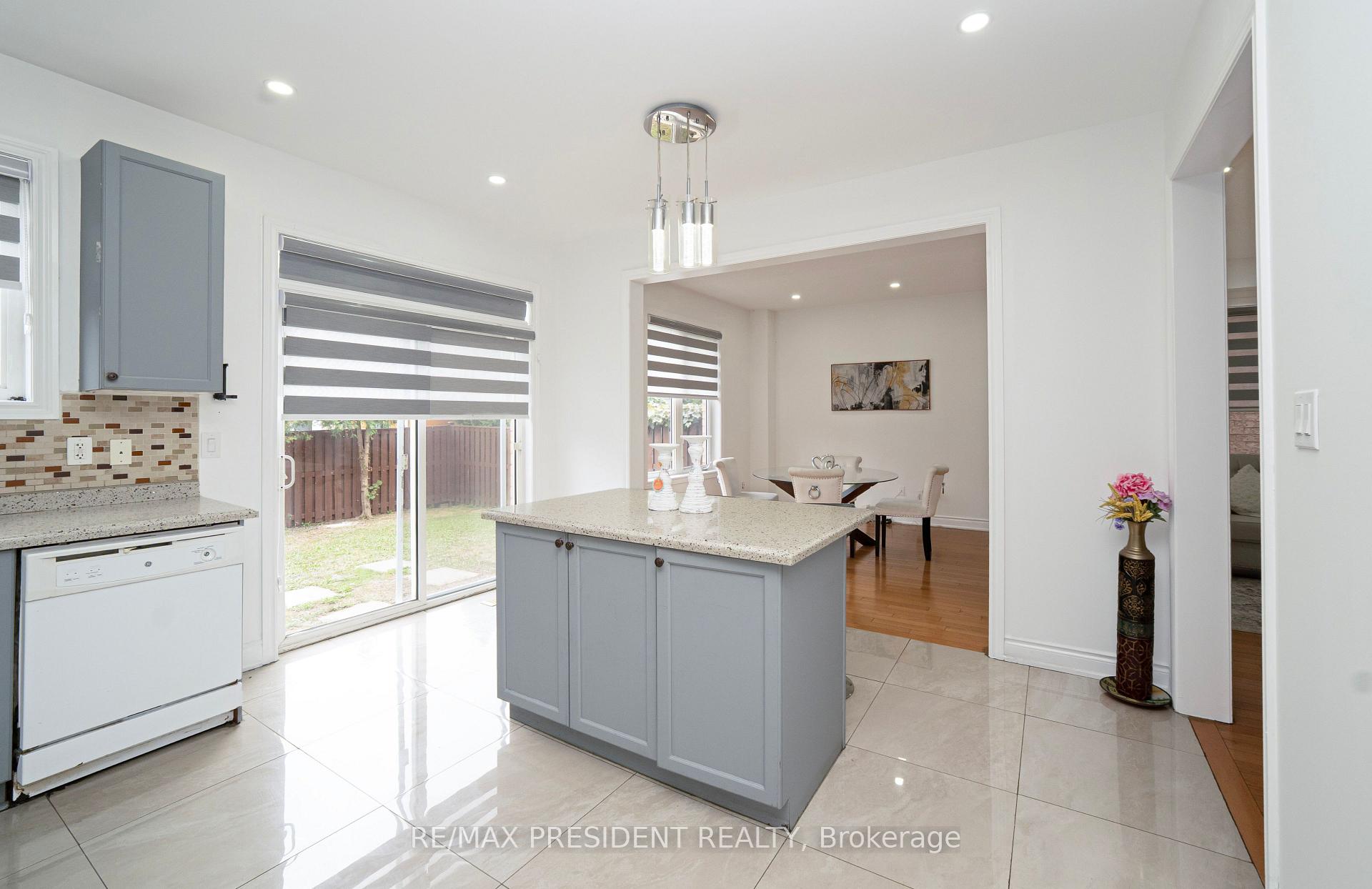 Photo 20 of 4 Chalkfarm Crescent, Brampton, Northwest Sandalwood Parkway — HOMEH