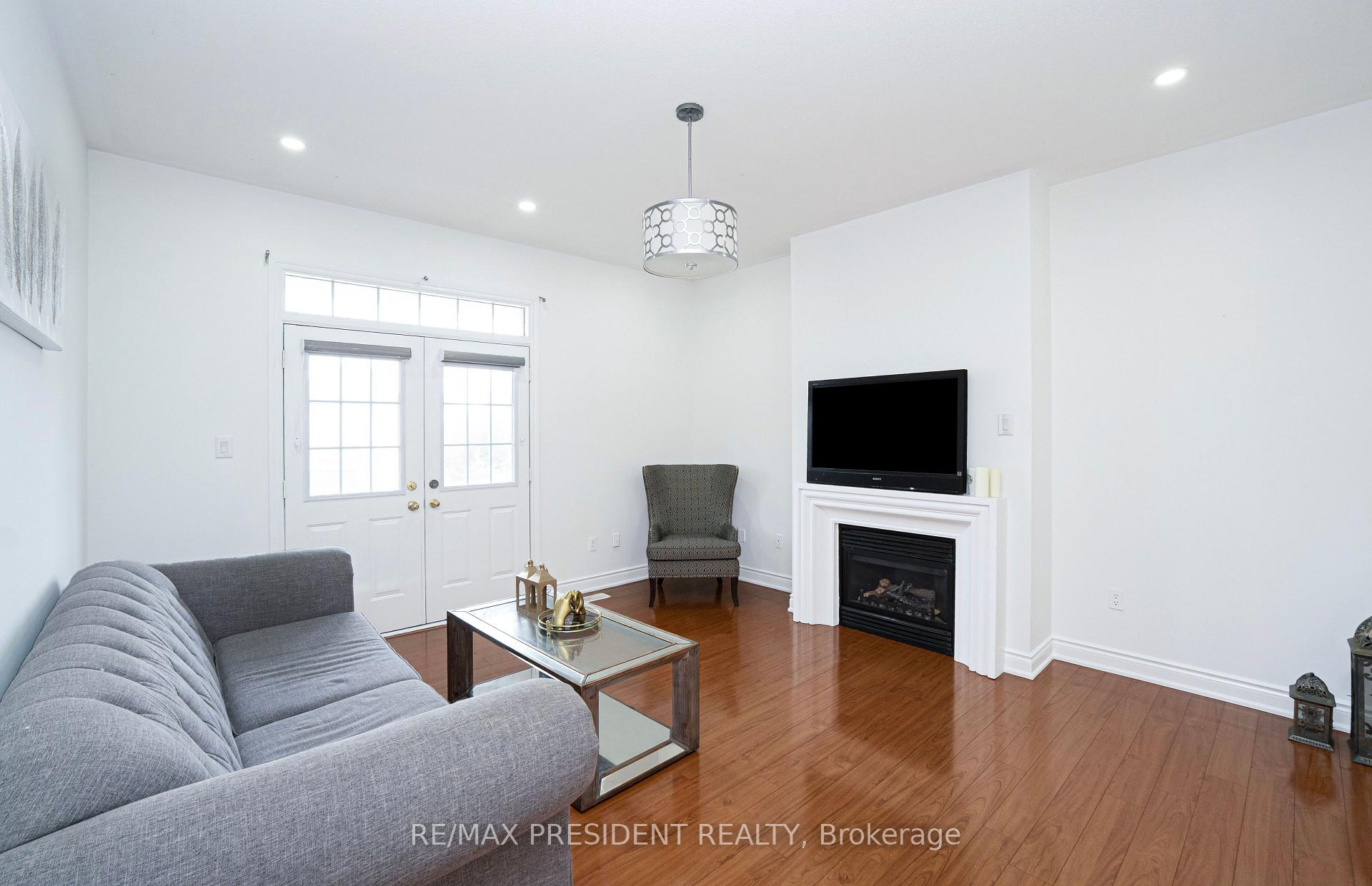 Photo 21 of 4 Chalkfarm Crescent, Brampton, Northwest Sandalwood Parkway — HOMEH