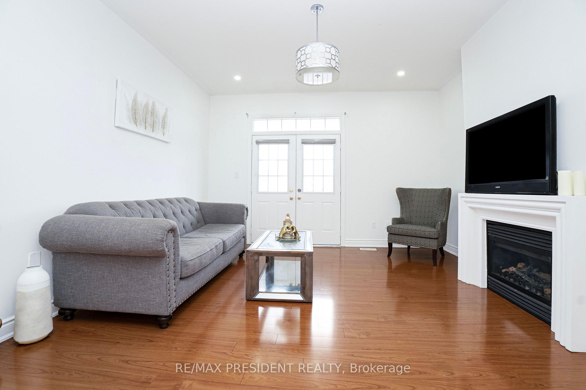 Photo 22 of 4 Chalkfarm Crescent, Brampton, Northwest Sandalwood Parkway — HOMEH