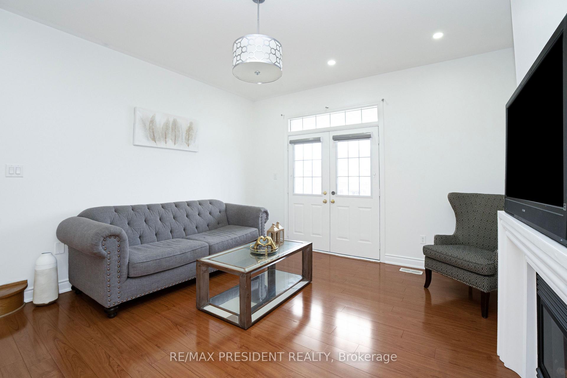 Photo 23 of 4 Chalkfarm Crescent, Brampton, Northwest Sandalwood Parkway — HOMEH