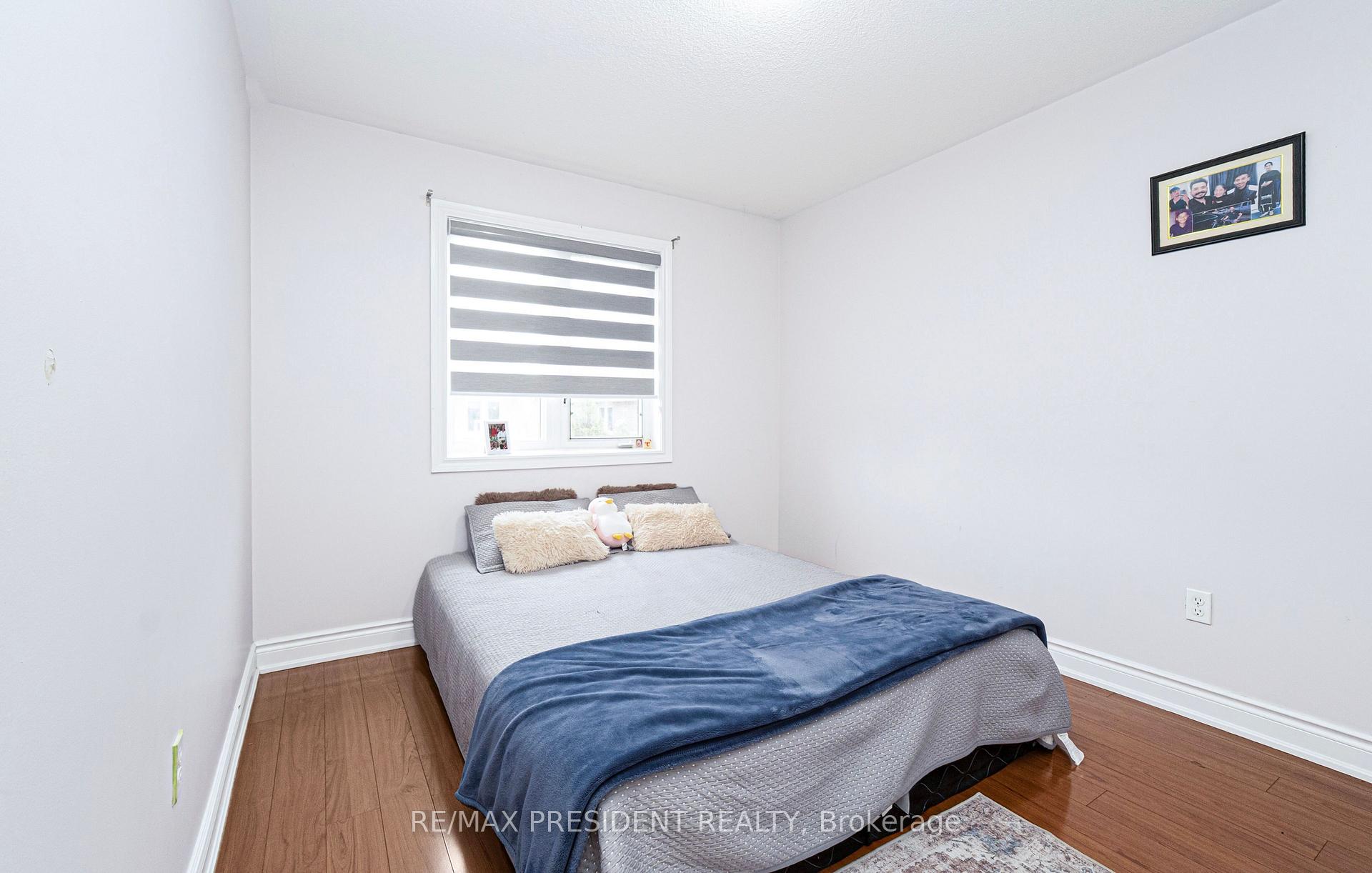 Photo 31 of 4 Chalkfarm Crescent, Brampton, Northwest Sandalwood Parkway — HOMEH