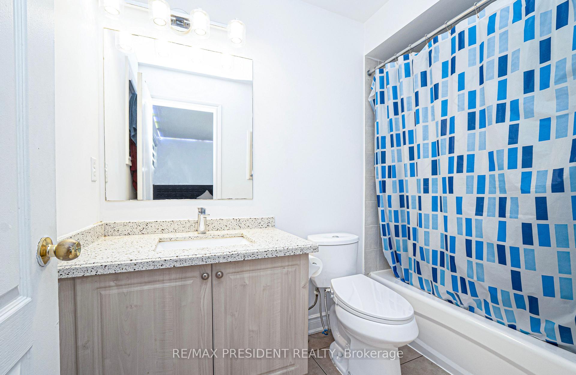 Photo 33 of 4 Chalkfarm Crescent, Brampton, Northwest Sandalwood Parkway — HOMEH