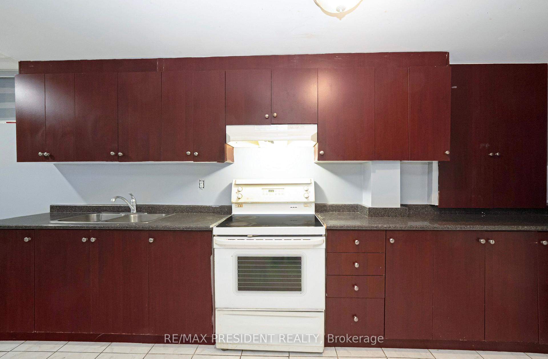 Photo 36 of 4 Chalkfarm Crescent, Brampton, Northwest Sandalwood Parkway — HOMEH