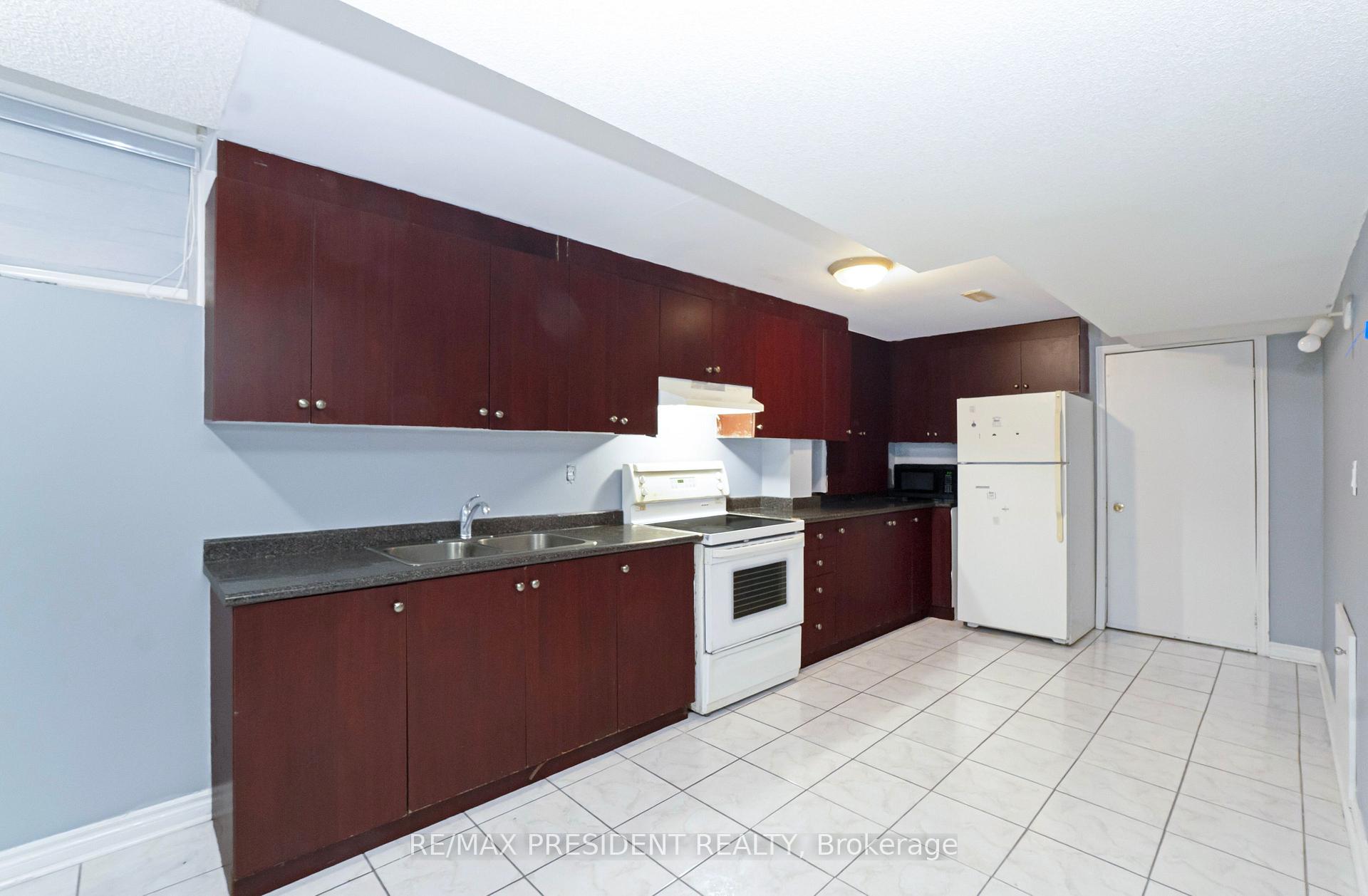 Photo 37 of 4 Chalkfarm Crescent, Brampton, Northwest Sandalwood Parkway — HOMEH