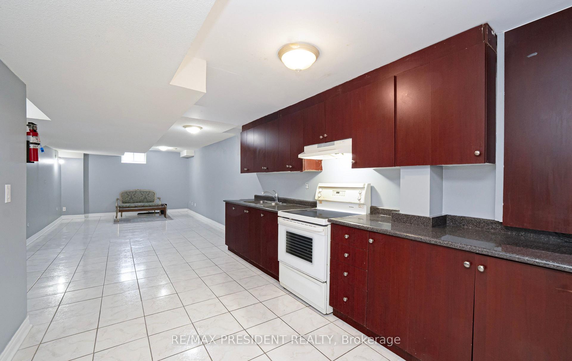 Photo 38 of 4 Chalkfarm Crescent, Brampton, Northwest Sandalwood Parkway — HOMEH