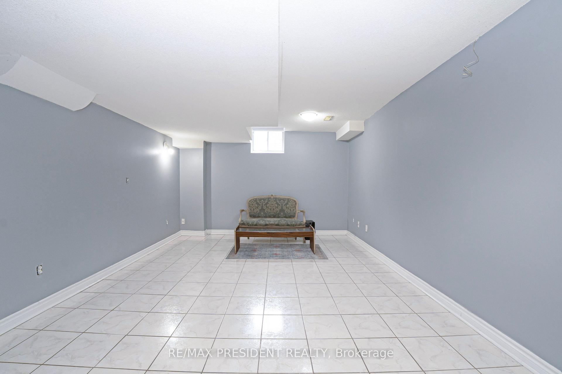 Photo 39 of 4 Chalkfarm Crescent, Brampton, Northwest Sandalwood Parkway — HOMEH