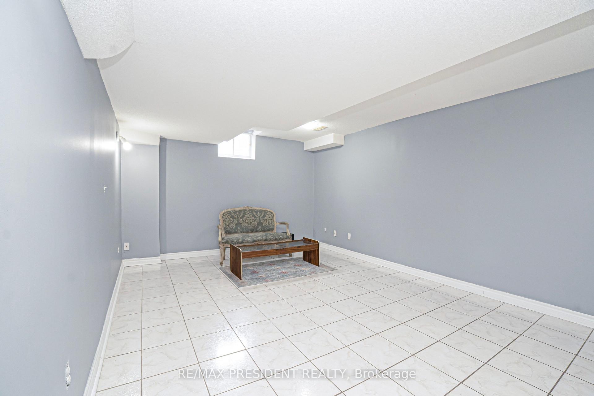 Photo 40 of 4 Chalkfarm Crescent, Brampton, Northwest Sandalwood Parkway — HOMEH