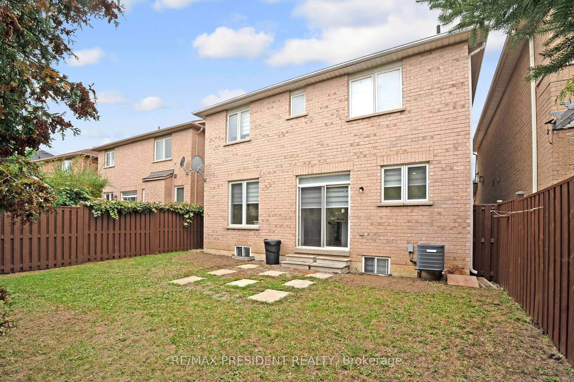 Photo 43 of 4 Chalkfarm Crescent, Brampton, Northwest Sandalwood Parkway — HOMEH