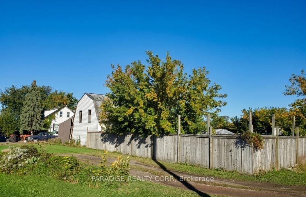 Photo of 1078 Line 1 Road
