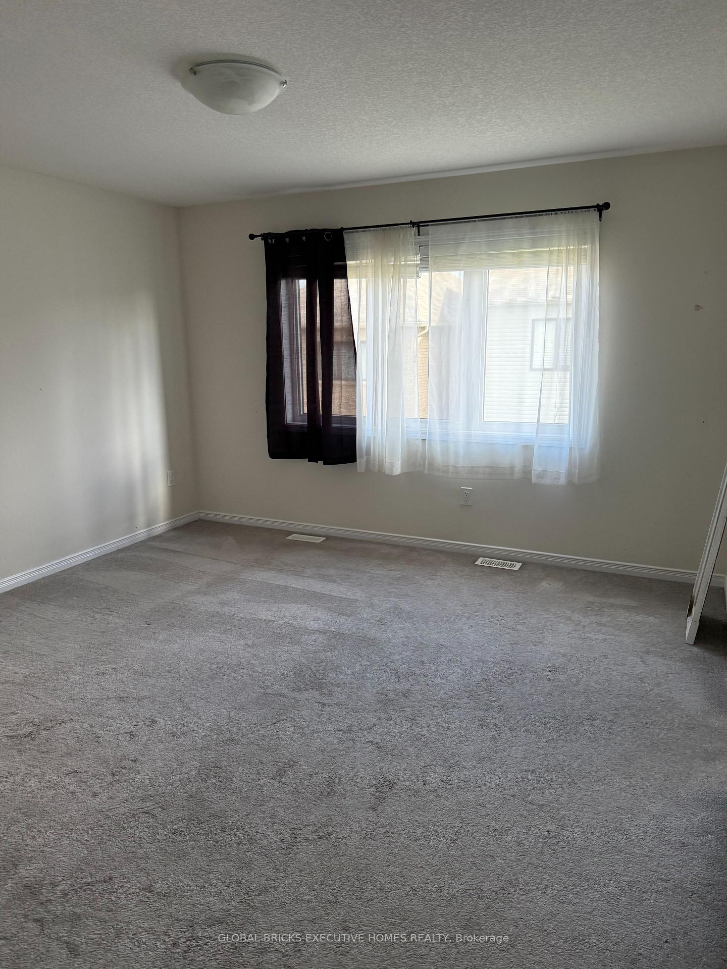 Photo 5 of 8080 Blue Ash Lane, Niagara Falls, Brown — HOMEH
