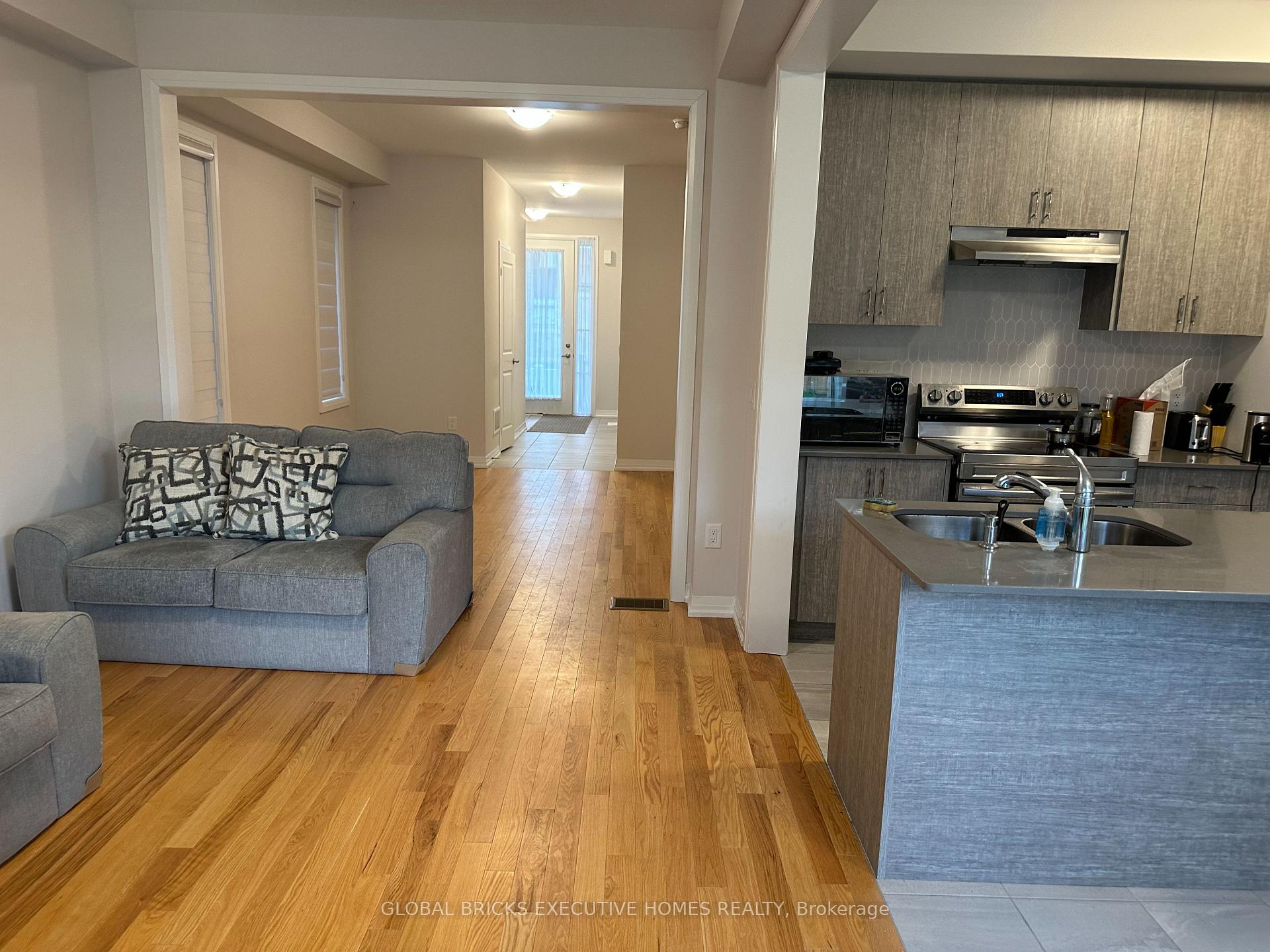 Photo 3 of 20 Blacklock Street, Cambridge, Westview — HOMEH