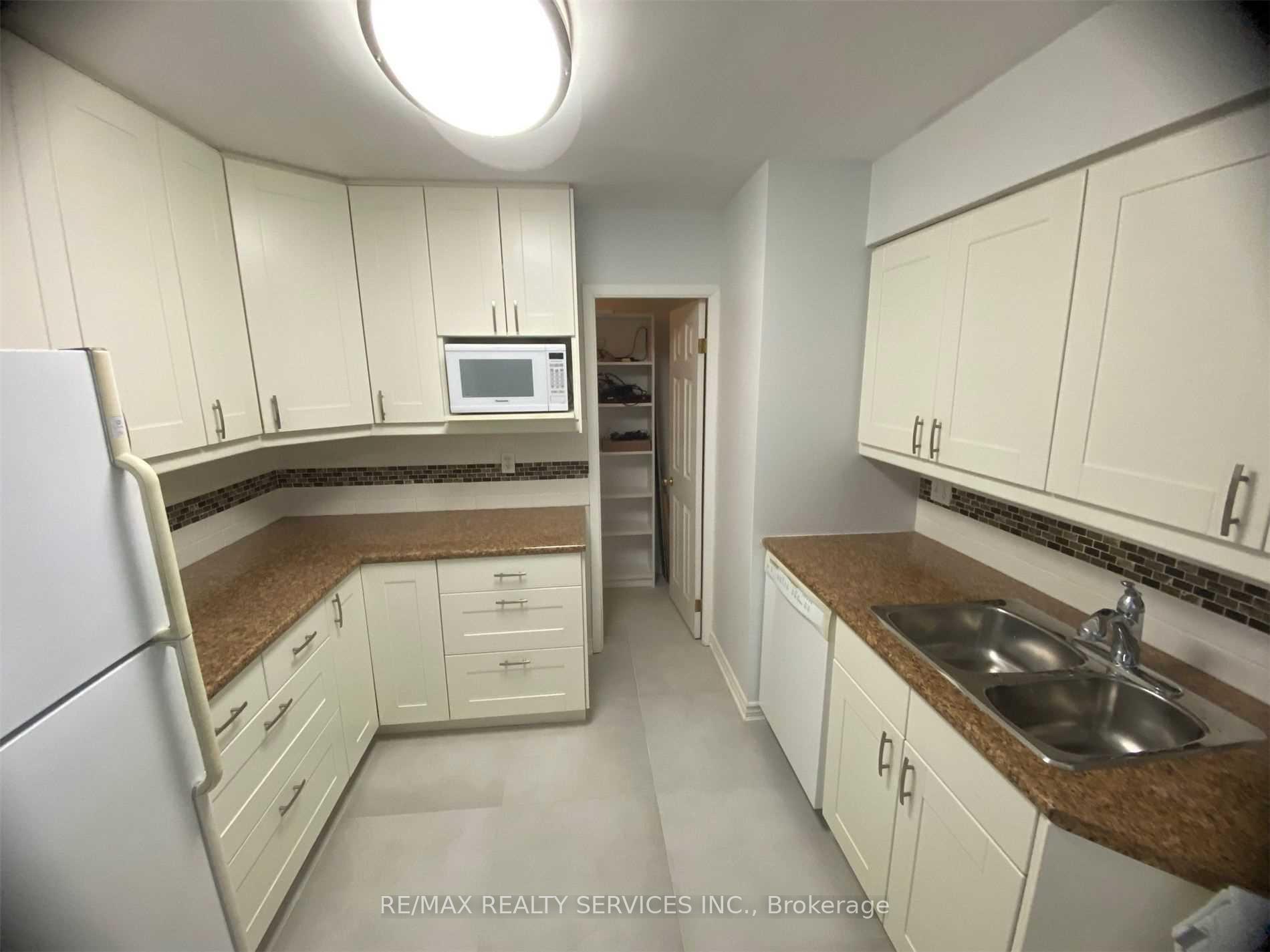 Photo 2 of Unit 1612, 3605 Kariya Drive, Mississauga, City Centre — HOMEH