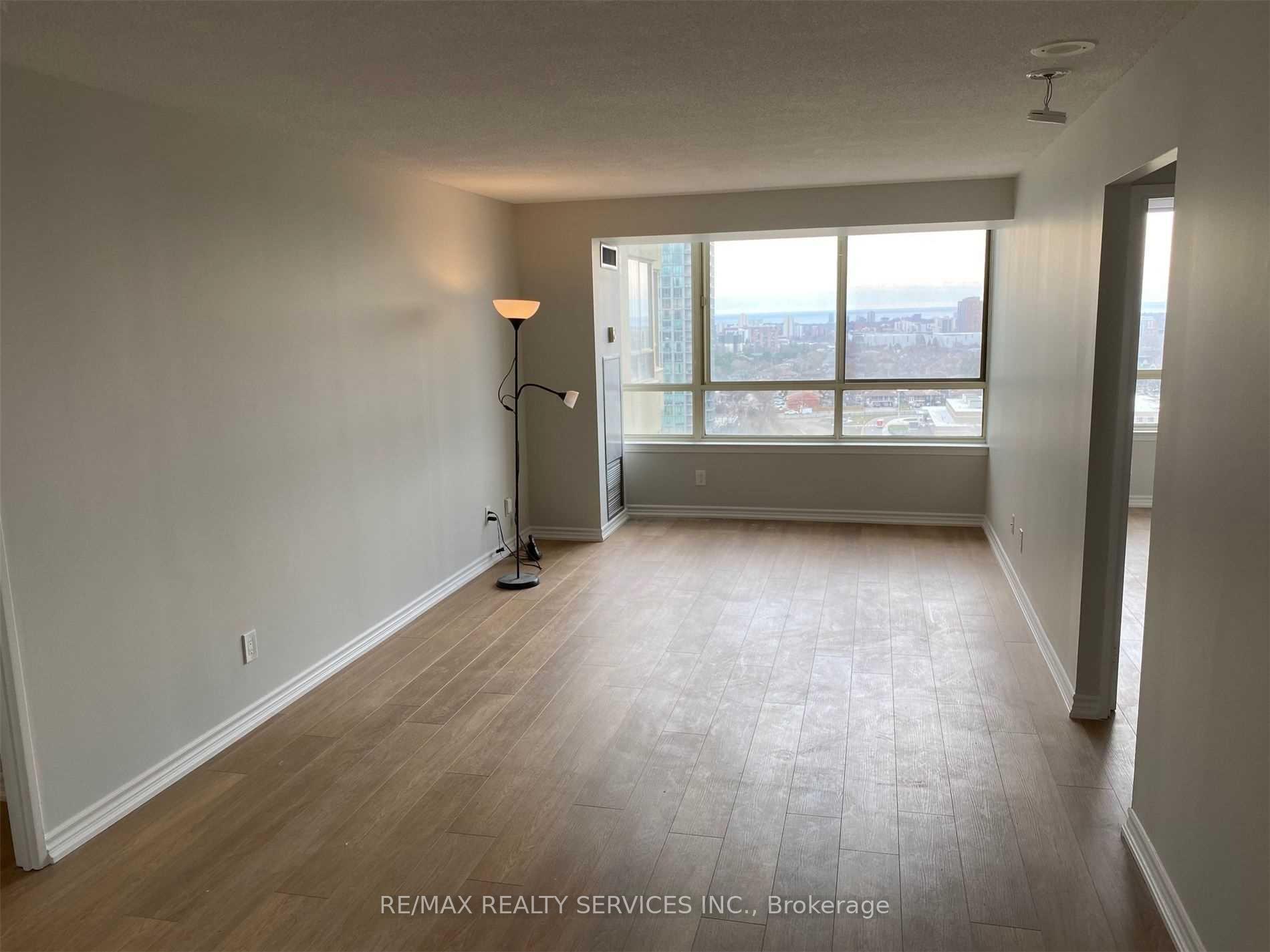 Photo 5 of Unit 1612, 3605 Kariya Drive, Mississauga, City Centre — HOMEH