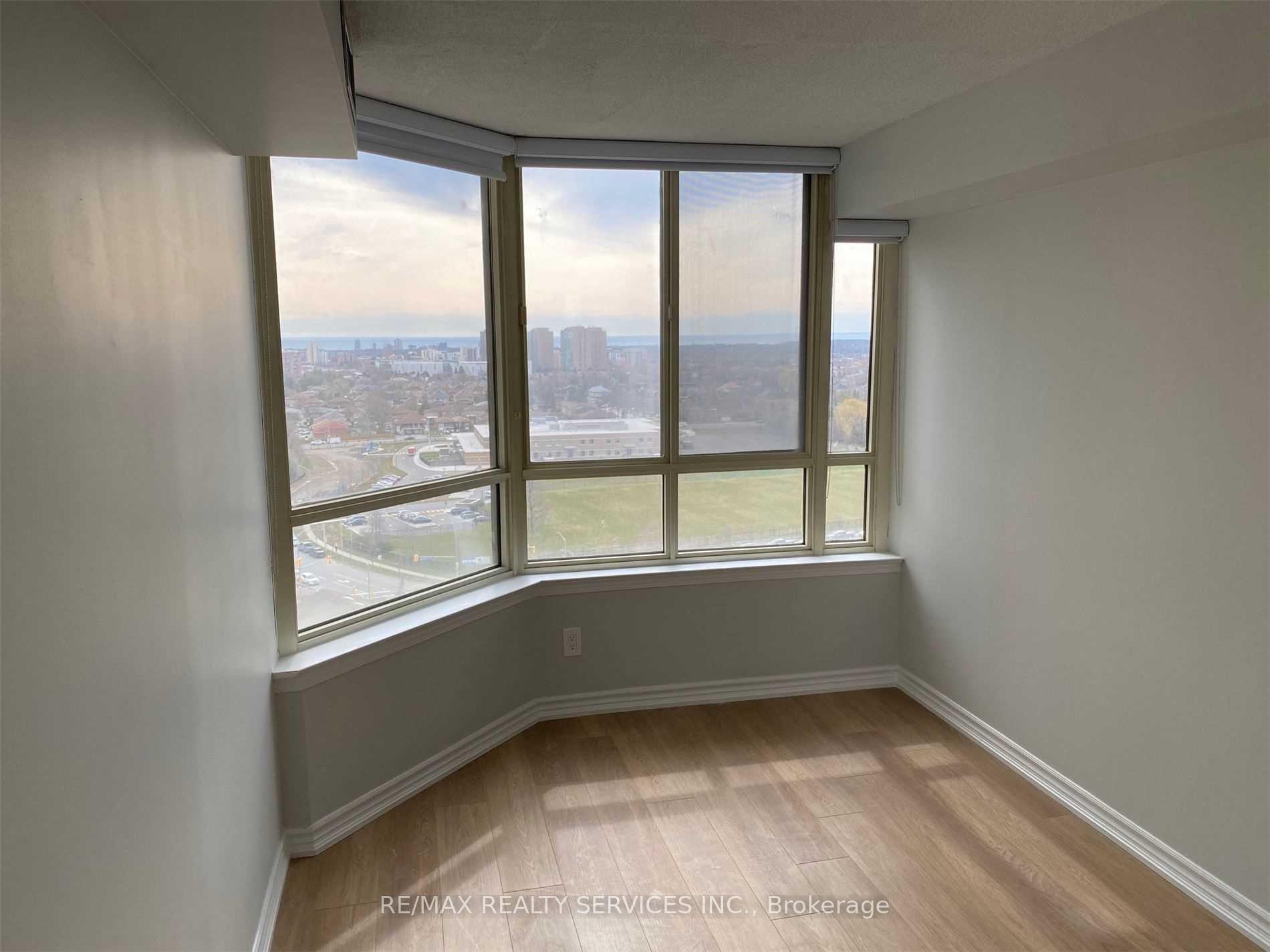 Photo 11 of Unit 1612, 3605 Kariya Drive, Mississauga, City Centre — HOMEH