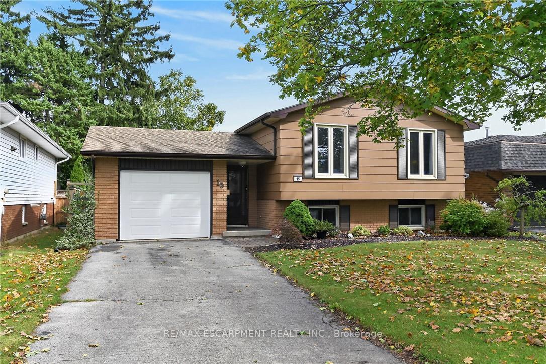 Photo 2 of 15 Miller Crescent, Norfolk, Simcoe — HOMEH