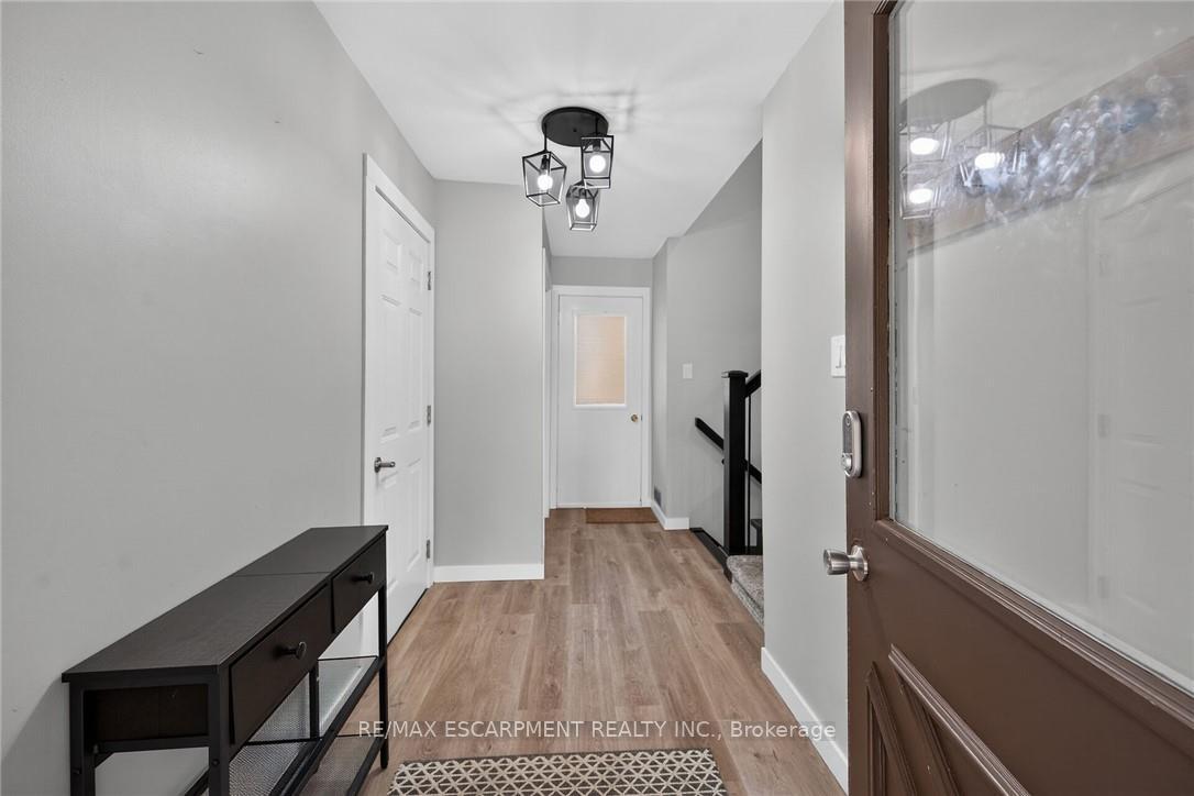 Photo 4 of 15 Miller Crescent, Norfolk, Simcoe — HOMEH