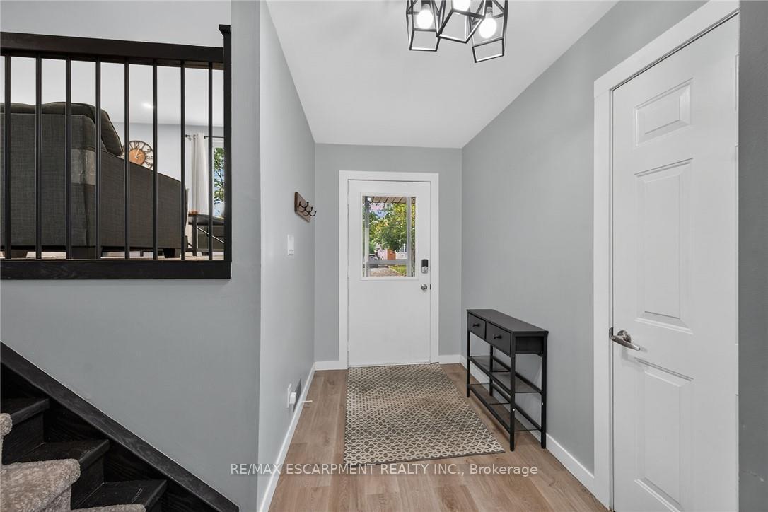 Photo 5 of 15 Miller Crescent, Norfolk, Simcoe — HOMEH